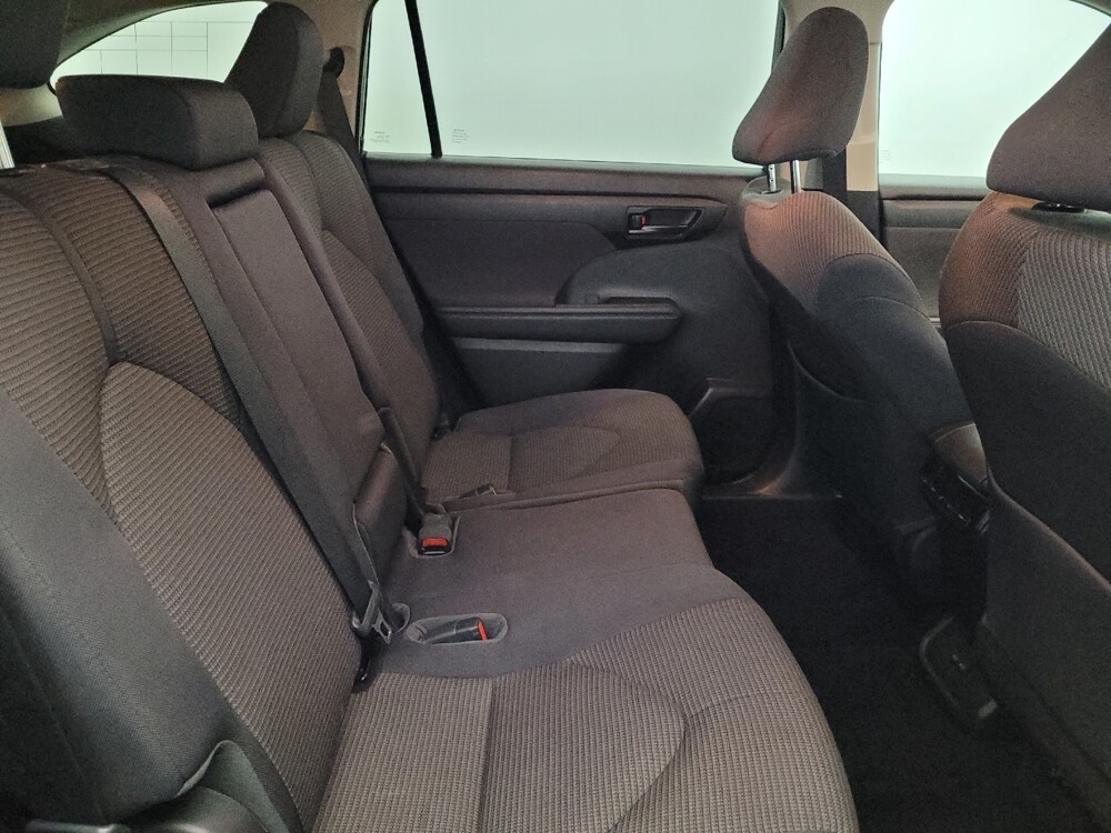 2022 Toyota Highlander in Allentown, PA 18103 - 18085069 19