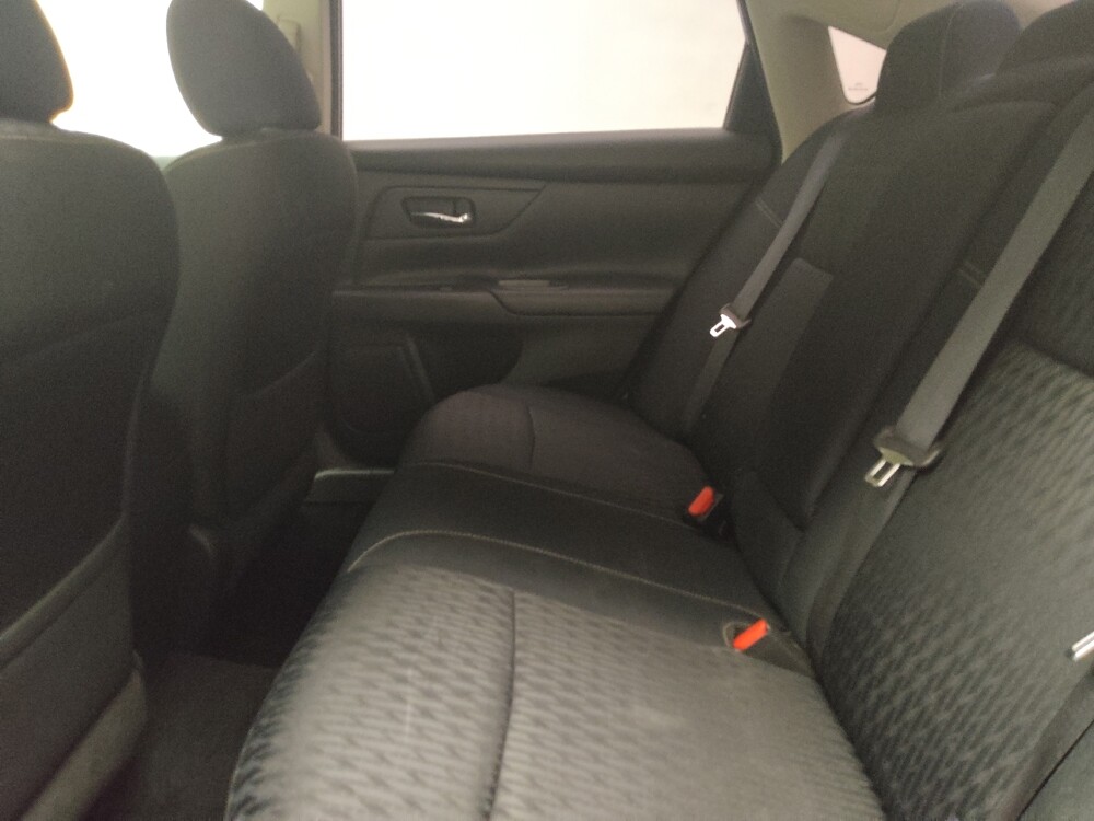 2017 Nissan Altima in Ft Wayne, IN 46805 - 18085107 18