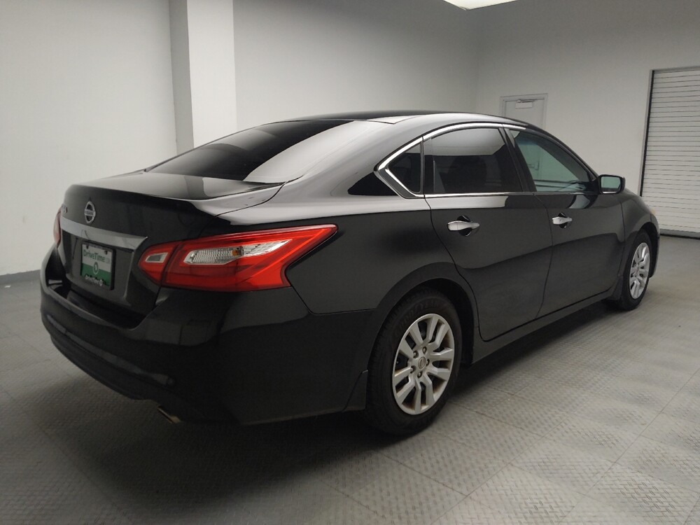 2017 Nissan Altima in Ft Wayne, IN 46805 - 18085107 10