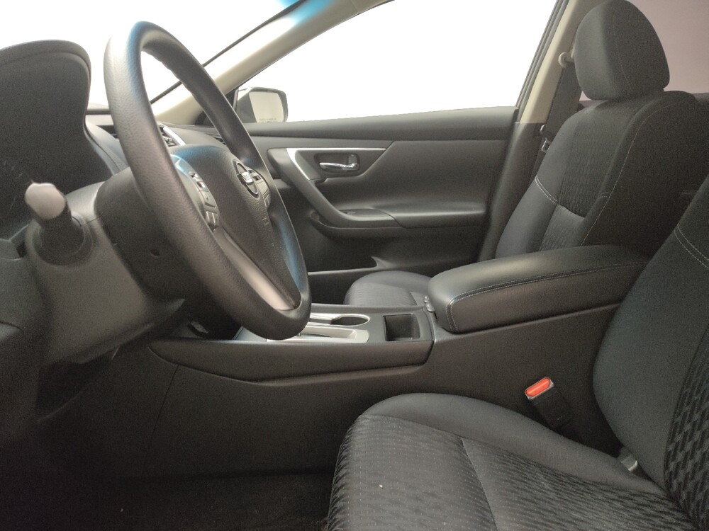 2017 Nissan Altima in Ft Wayne, IN 46805 - 18085107 17
