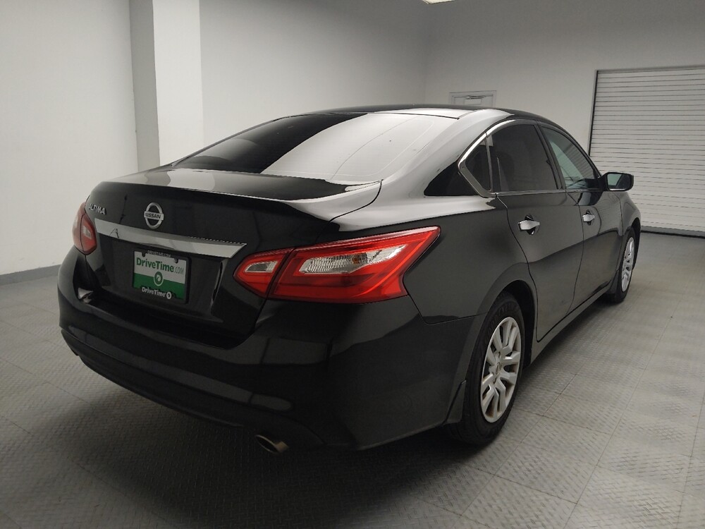 2017 Nissan Altima in Ft Wayne, IN 46805 - 18085107 9
