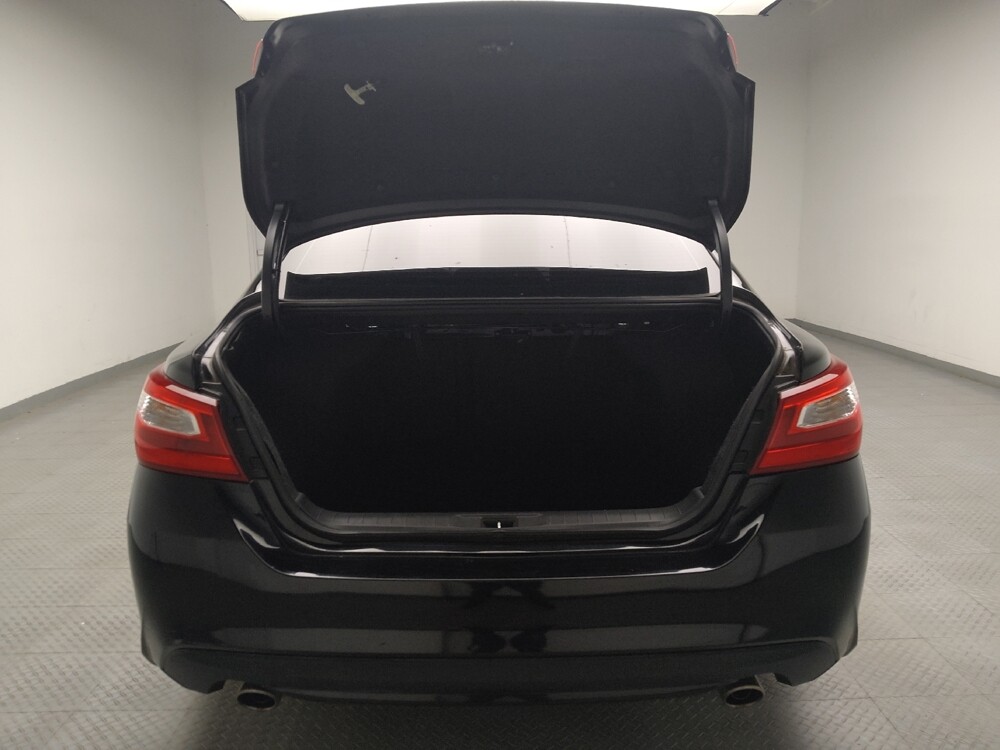 2017 Nissan Altima in Ft Wayne, IN 46805 - 18085107 29