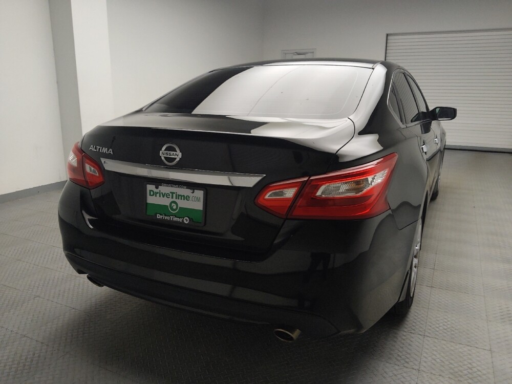 2017 Nissan Altima in Ft Wayne, IN 46805 - 18085107 7