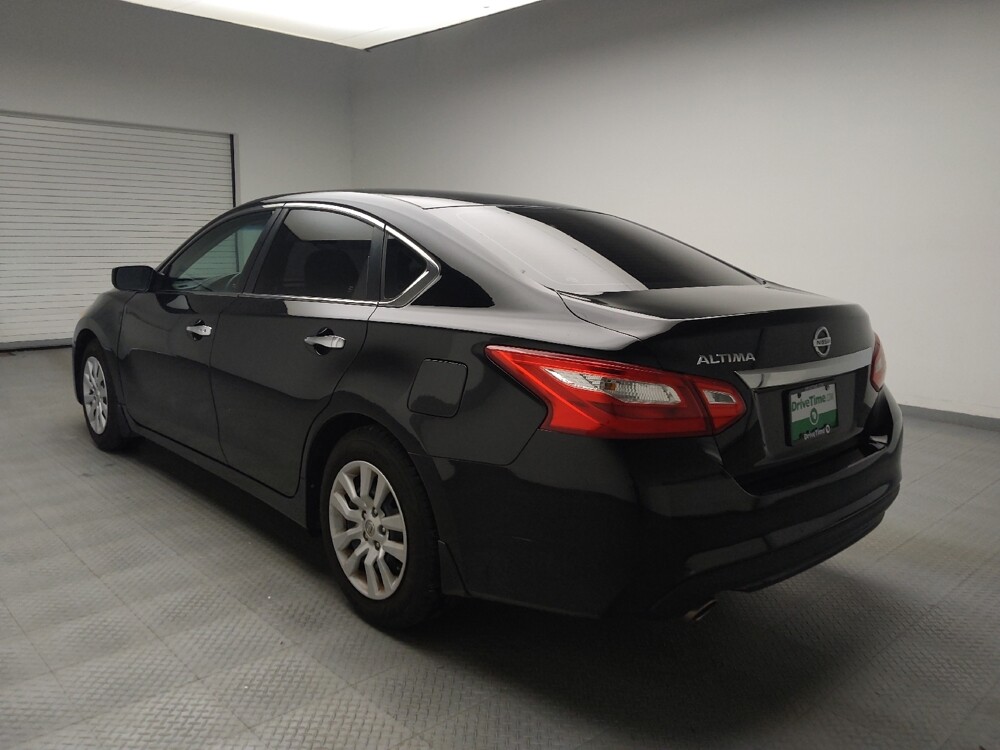 2017 Nissan Altima in Ft Wayne, IN 46805 - 18085107 3