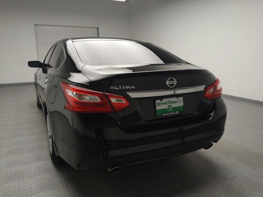 2017 Nissan Altima in Ft Wayne, IN 46805 - 18085107 6