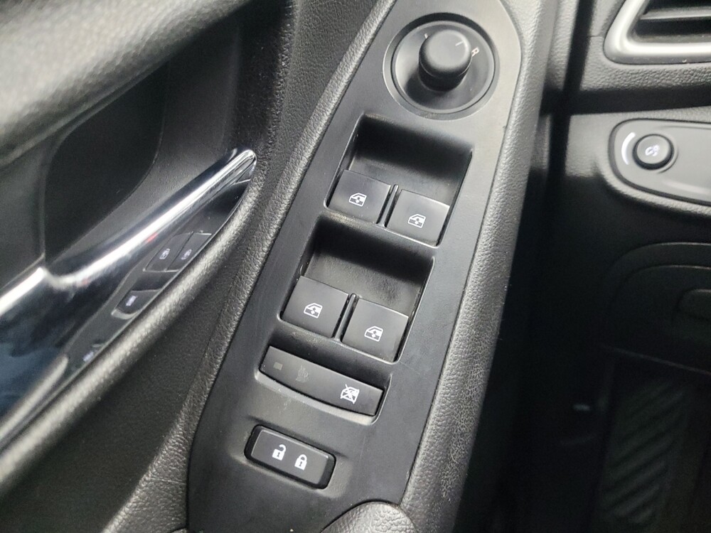 2020 Chevrolet Trax in Indianapolis, IN 46222 - 18085109 27