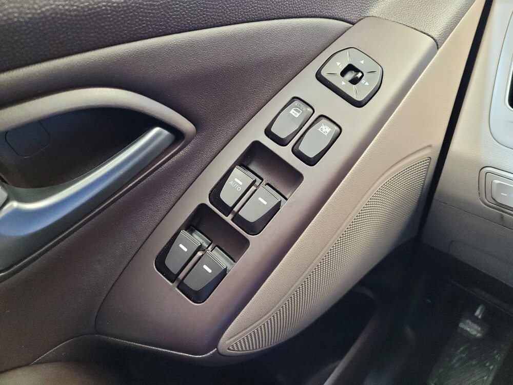 2015 Hyundai Tucson in Cincinnati, OH 45255 - 18085150 27