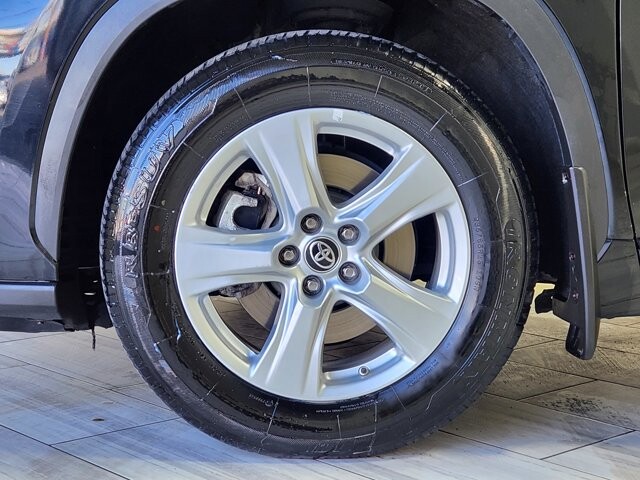 2022 Toyota Highlander in Cinnaminson, NJ 08077 - 18085169 9