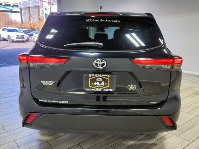 2022 Toyota Highlander in Cinnaminson, NJ 08077 - 18085169 4