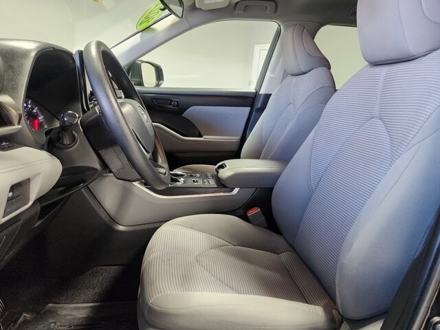 2022 Toyota Highlander in Cinnaminson, NJ 08077 - 18085169 11