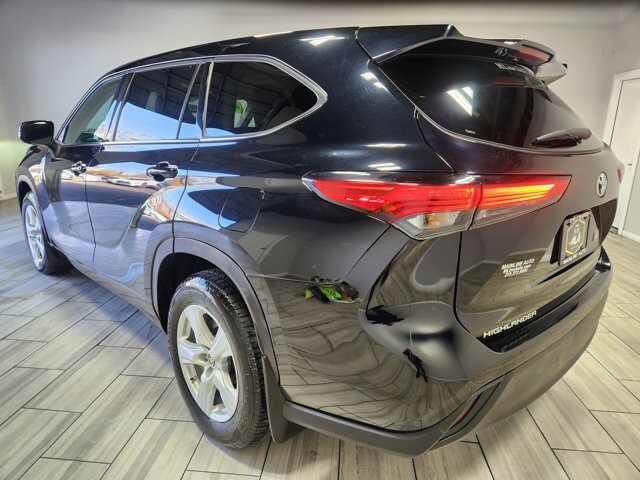 2022 Toyota Highlander in Cinnaminson, NJ 08077 - 18085169 3