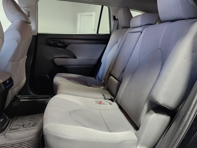2022 Toyota Highlander in Cinnaminson, NJ 08077 - 18085169 13