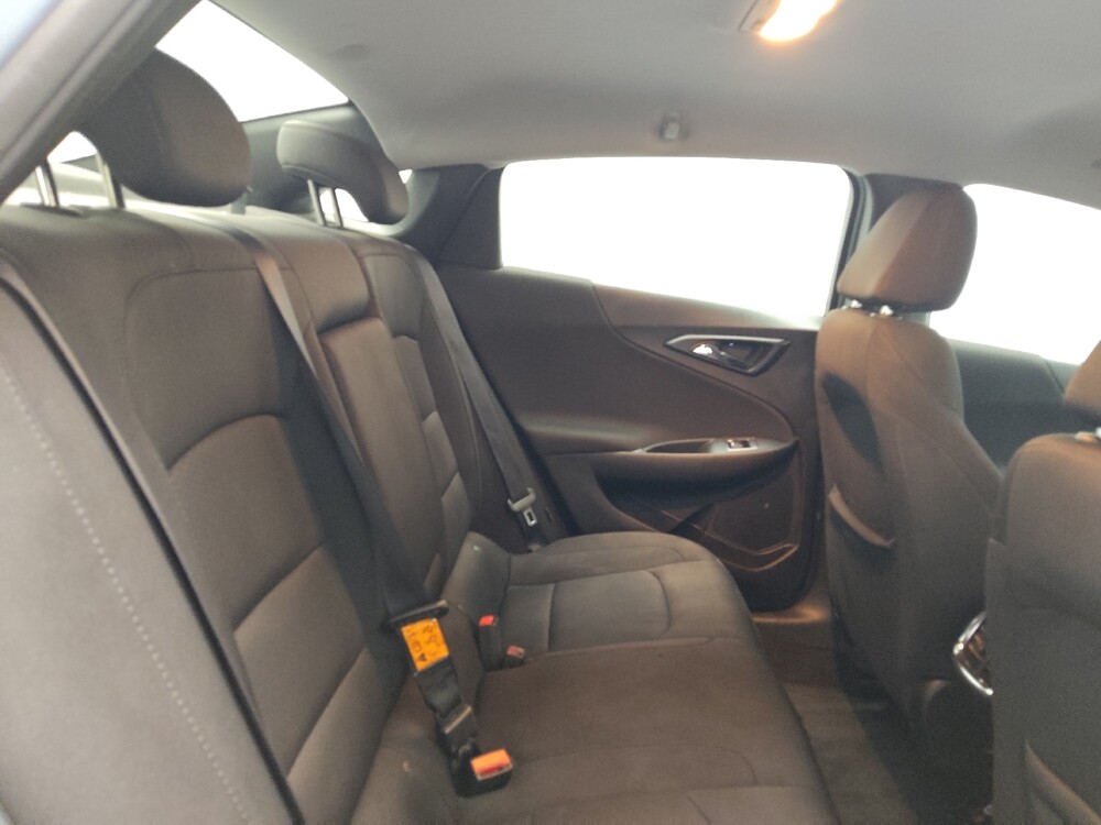 2018 Chevrolet Malibu in Jackson, MS 39211 - 18085203 19