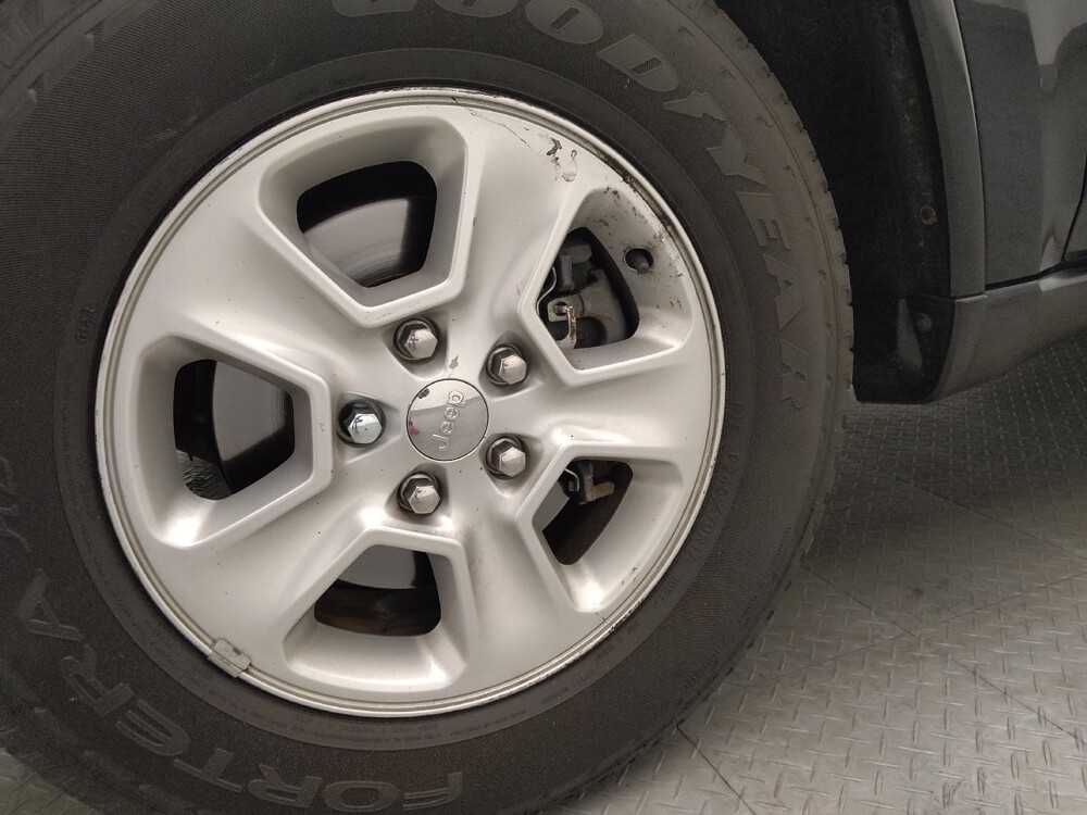 2016 Jeep Grand Cherokee in Jacksonville, FL 32210 - 18085285 31