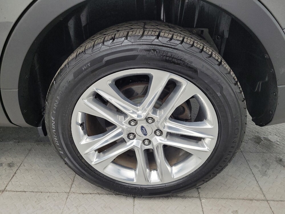 2017 Ford Explorer in Louisville, KY 40258 - 18085352 31