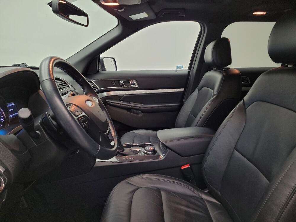 2017 Ford Explorer in Louisville, KY 40258 - 18085352 17
