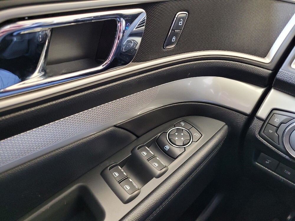 2017 Ford Explorer in Louisville, KY 40258 - 18085352 27