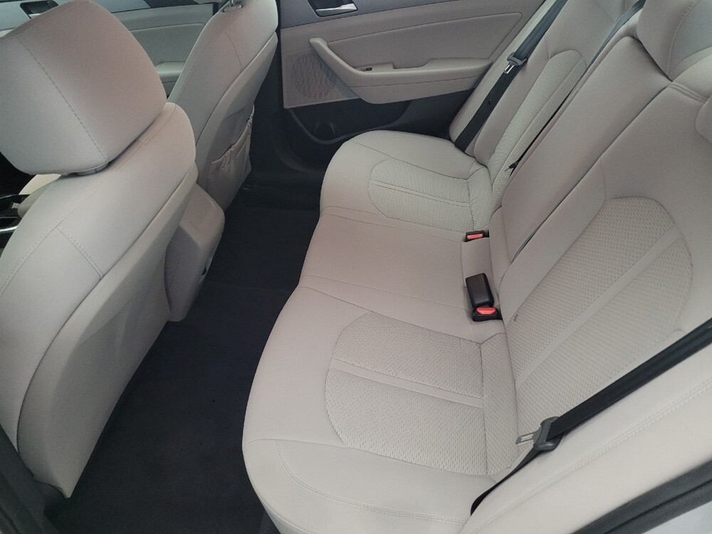 2018 Hyundai Sonata in Glen Burnie, MD 21061 - 18085378 17