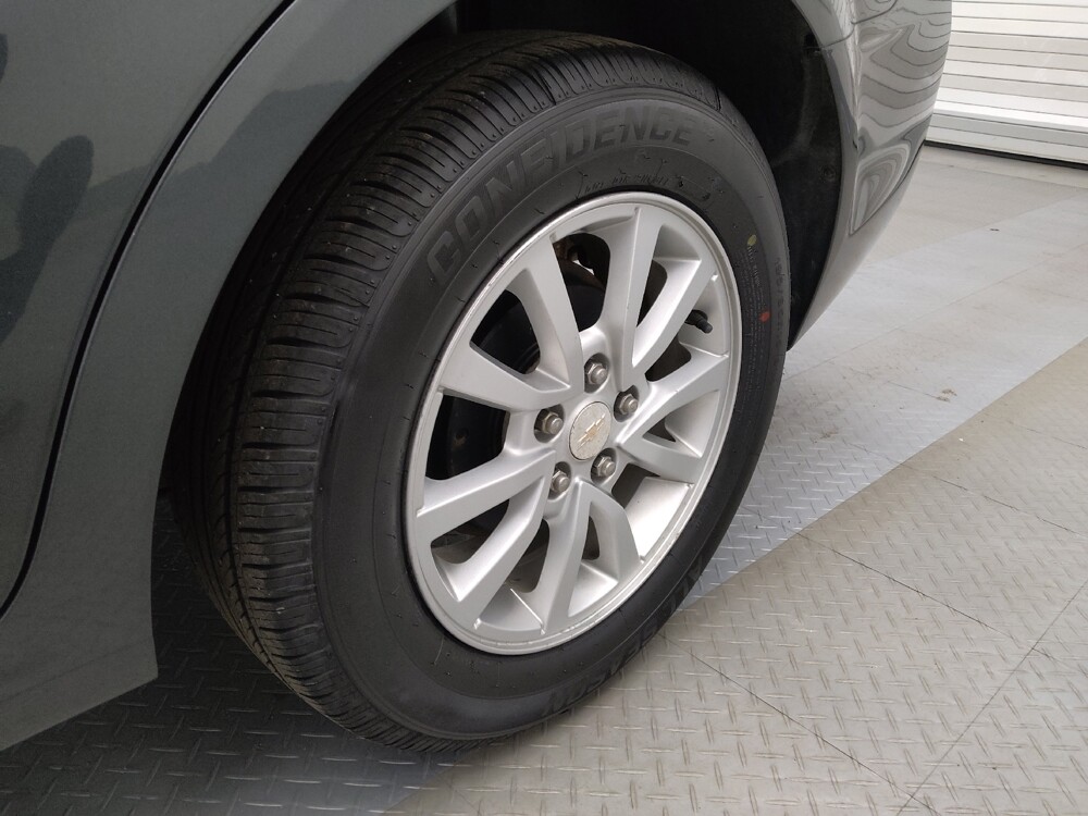 2018 Chevrolet Sonic in Lakewood, CO 80215 - 18085417 31