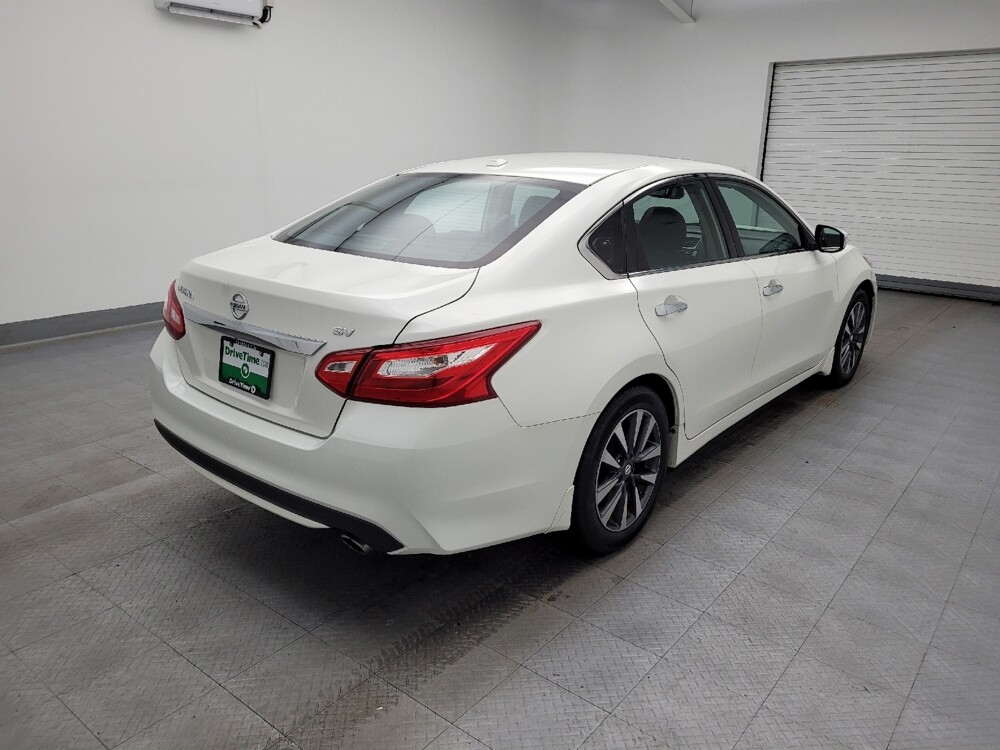 2017 Nissan Altima in Fairfield, OH 45014 - 18085428 9