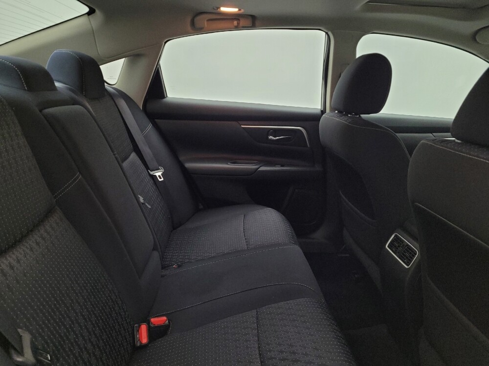 2017 Nissan Altima in Fairfield, OH 45014 - 18085428 19
