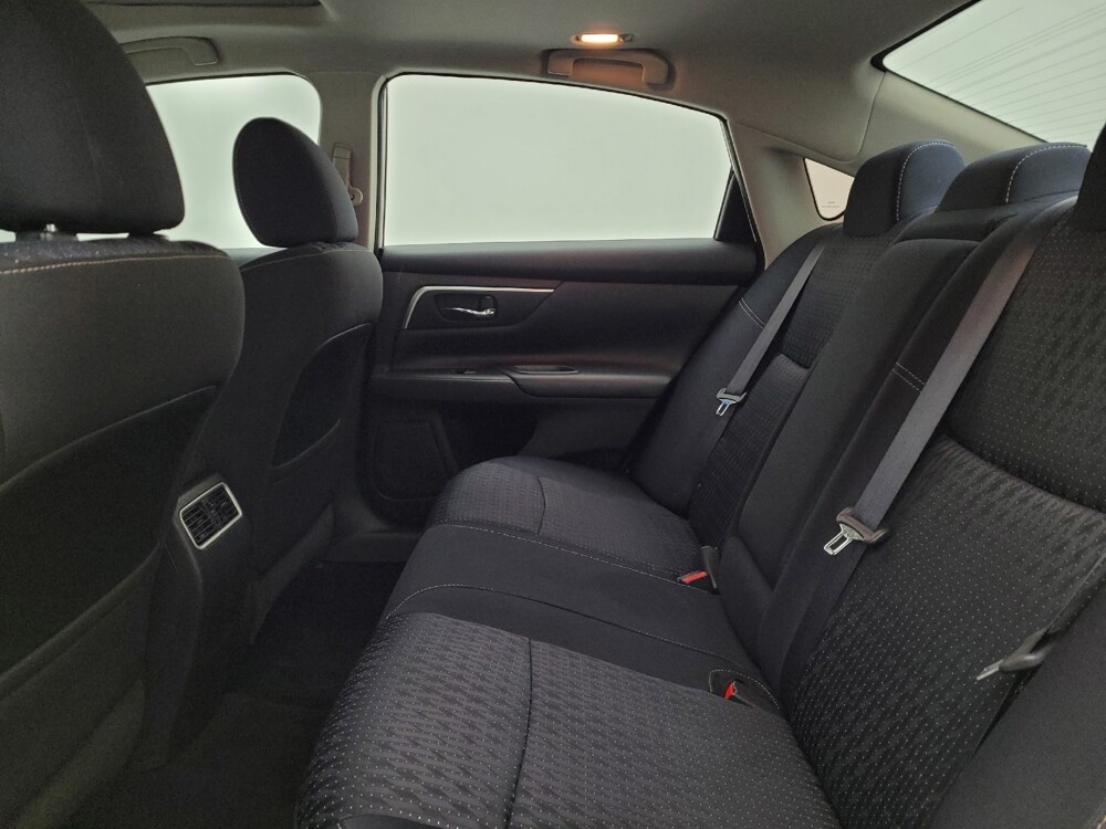 2017 Nissan Altima in Fairfield, OH 45014 - 18085428 18