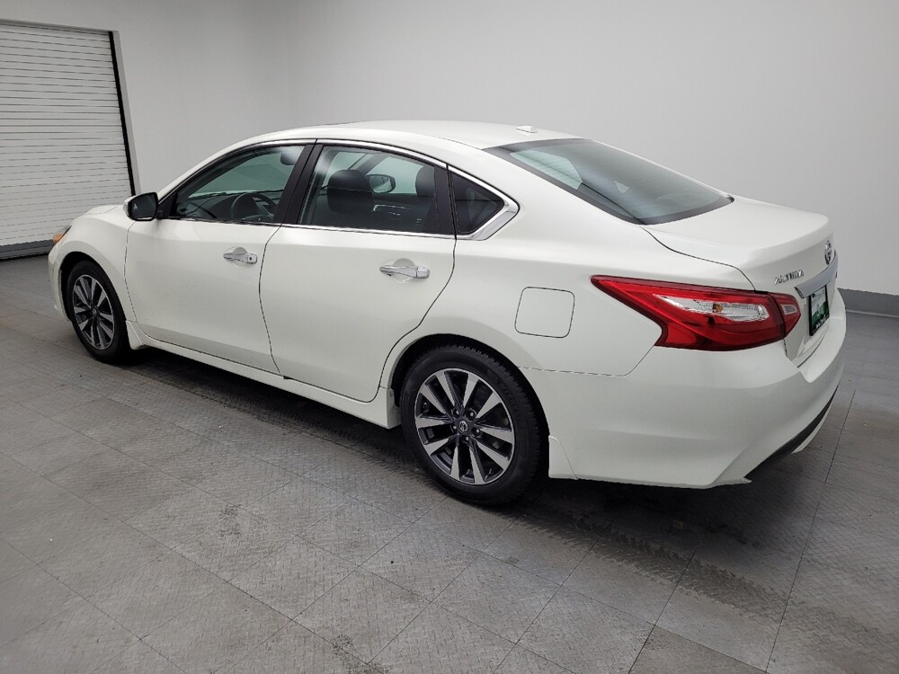 2017 Nissan Altima in Fairfield, OH 45014 - 18085428 3