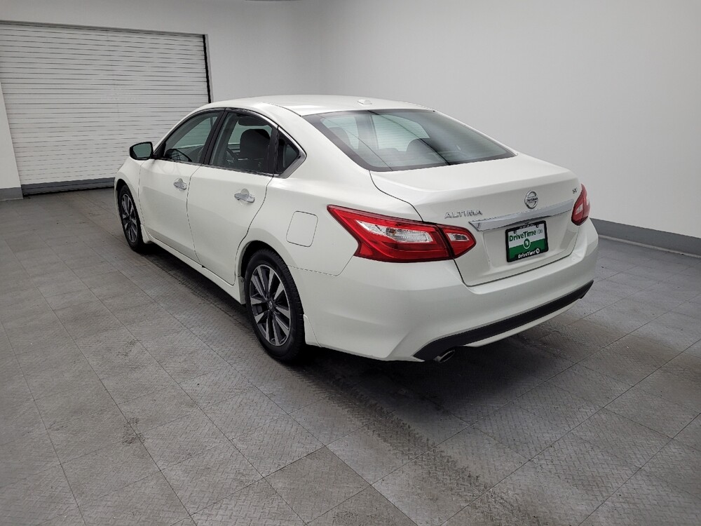 2017 Nissan Altima in Fairfield, OH 45014 - 18085428 5