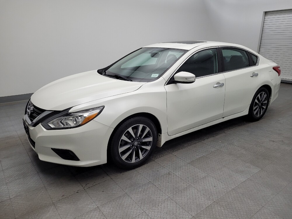 2017 Nissan Altima in Fairfield, OH 45014 - 18085428 2