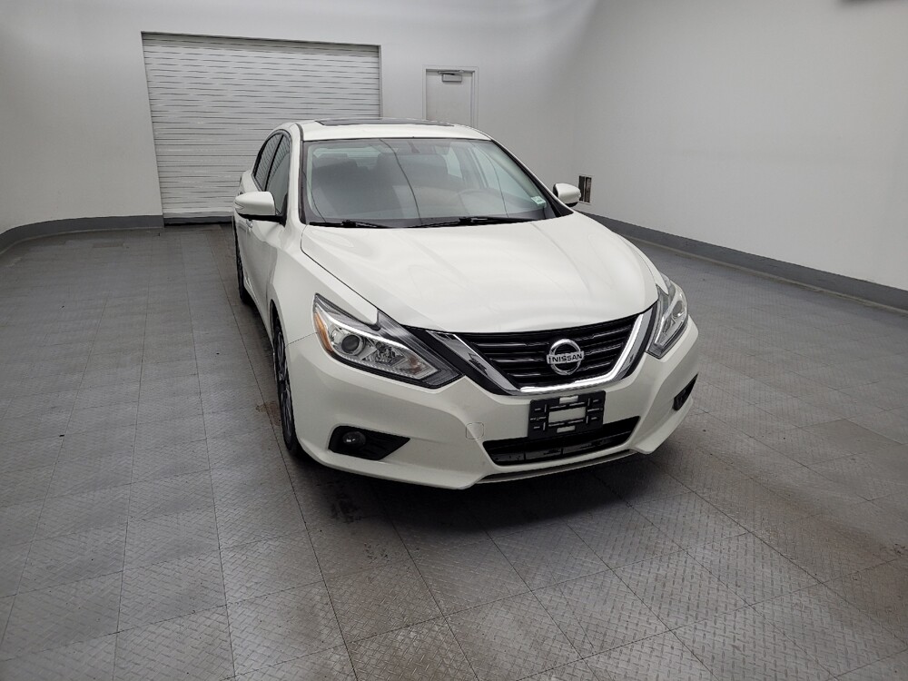 2017 Nissan Altima in Fairfield, OH 45014 - 18085428 14