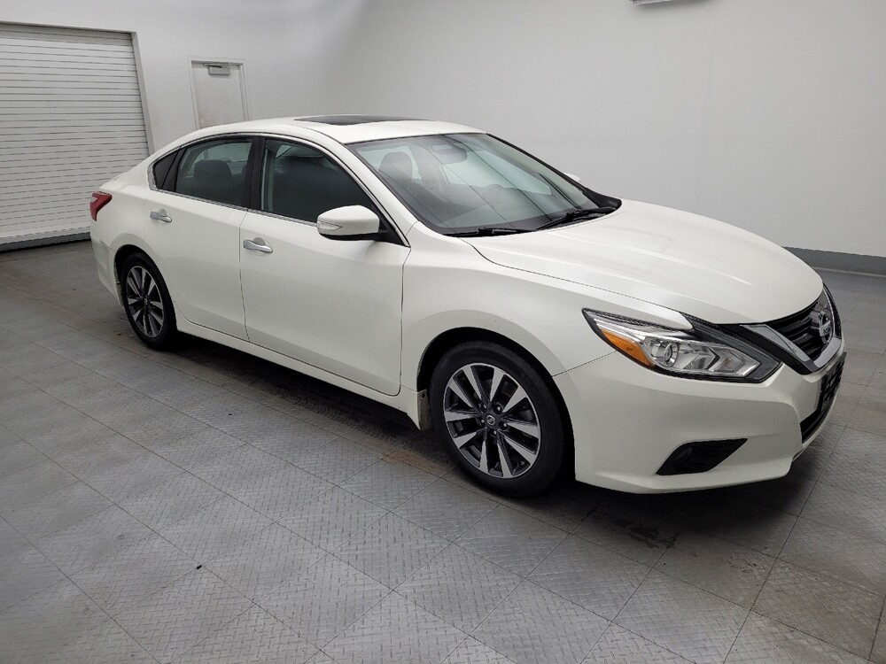 2017 Nissan Altima in Fairfield, OH 45014 - 18085428 11