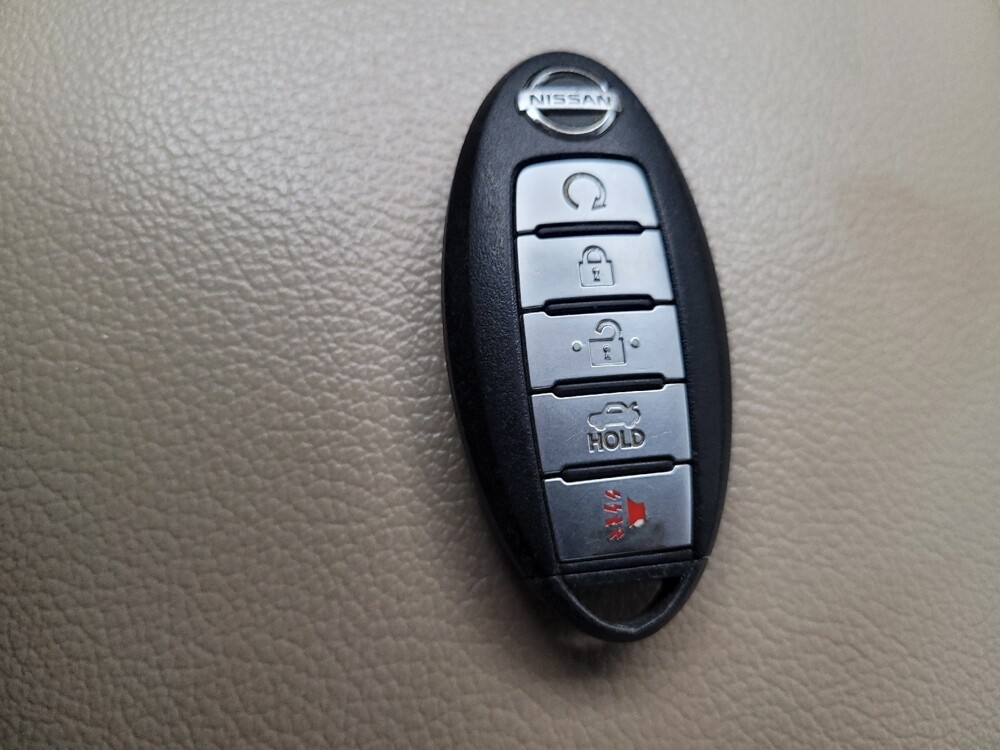 2017 Nissan Altima in Madison, TN 37115 - 18085438 32