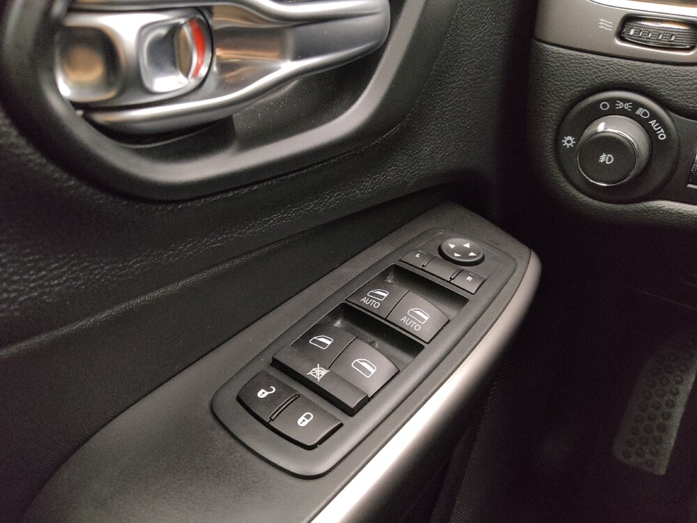 2020 Jeep Cherokee in Independence, MO 64055 - 18085494 27