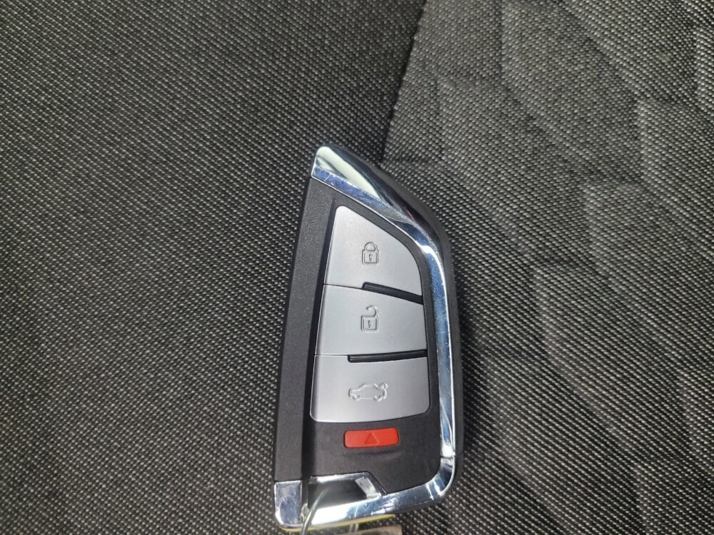 2020 Chevrolet Equinox in Indianapolis, IN 46219 - 18085497 32