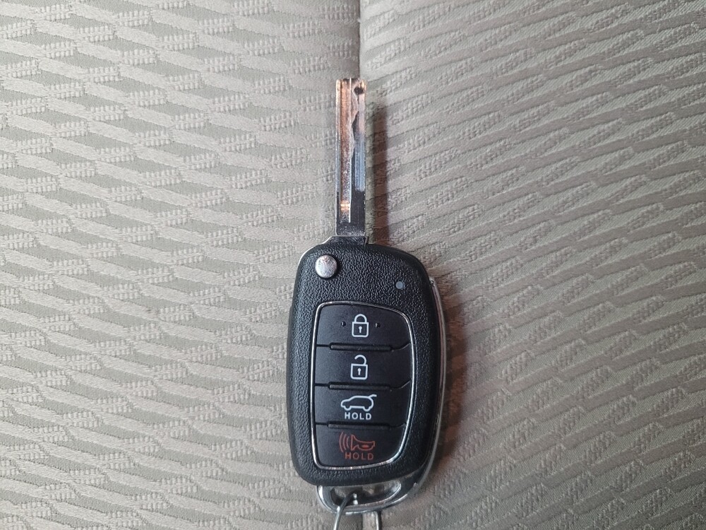 2018 Hyundai Santa Fe in Indianapolis, IN 46219 - 18085499 32