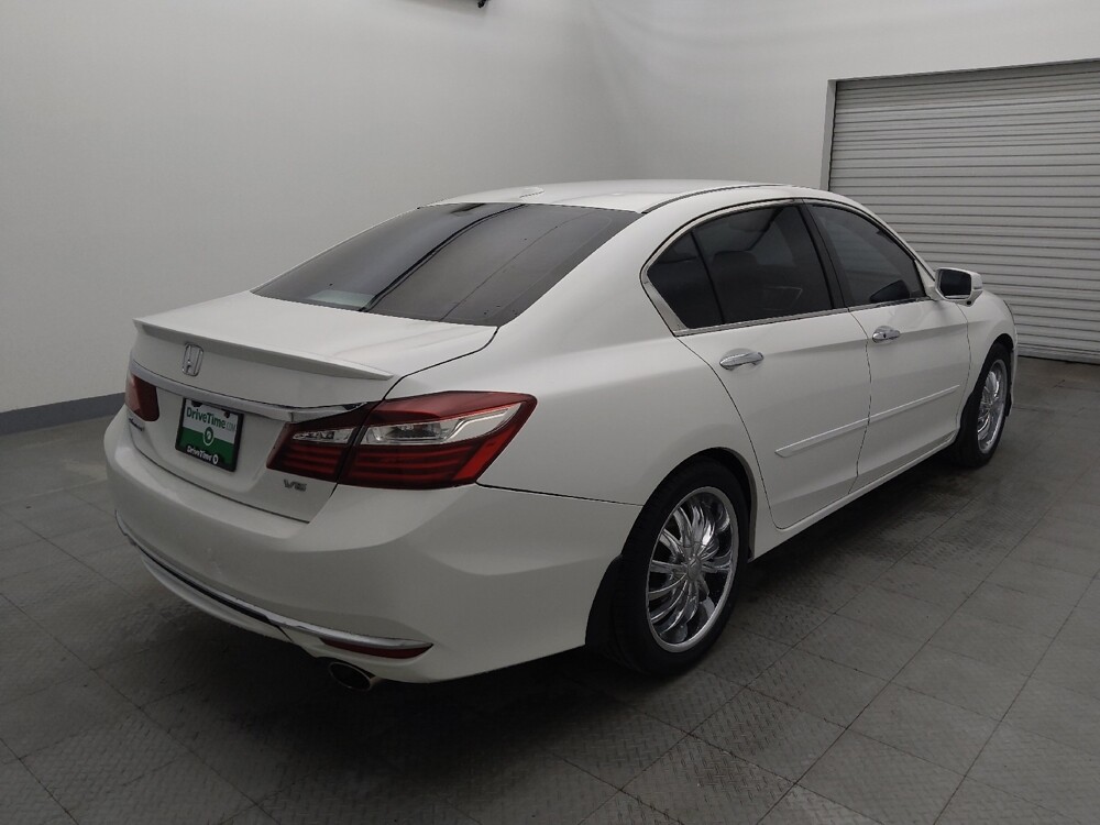 2017 Honda Accord in Houston, TX 77060 - 18085560 9