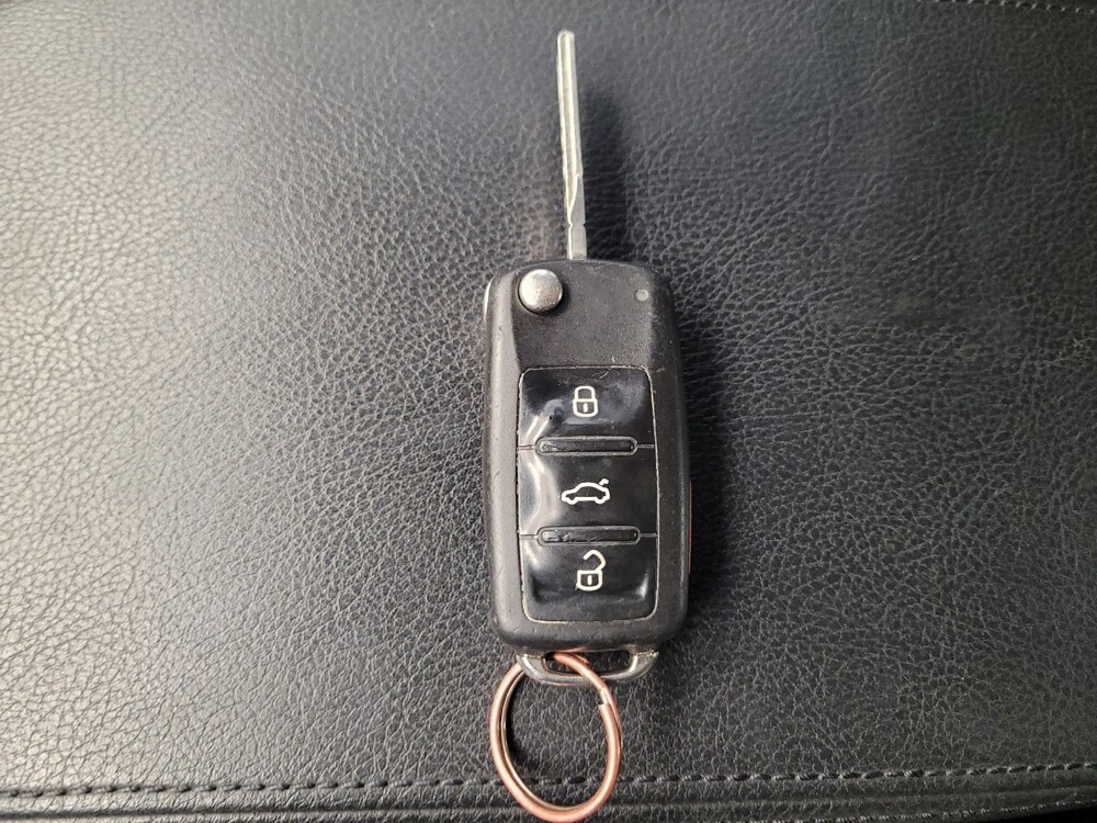 2016 Volkswagen Passat in Downey, CA 90241 - 18085828 32