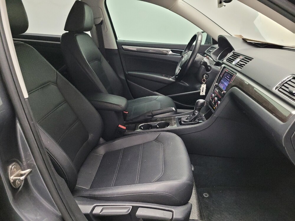2016 Volkswagen Passat in Downey, CA 90241 - 18085828 21