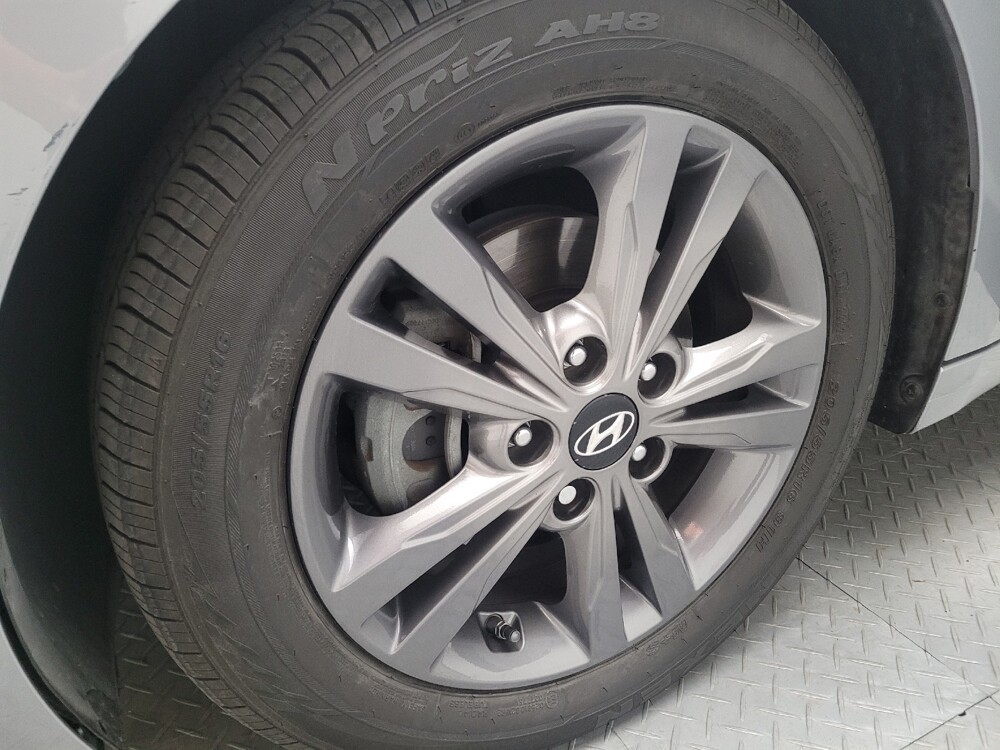 2017 Hyundai Elantra in Downey, CA 90241 - 18085842 31