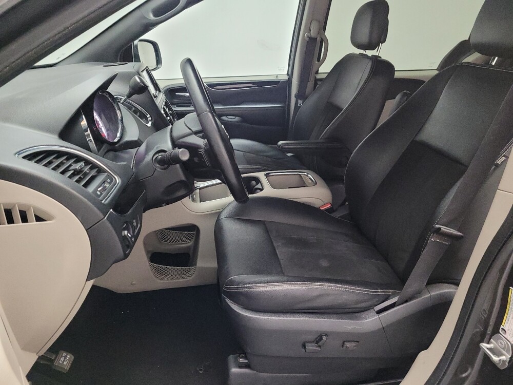 2019 Dodge Grand Caravan in Downey, CA 90241 - 18085850 17