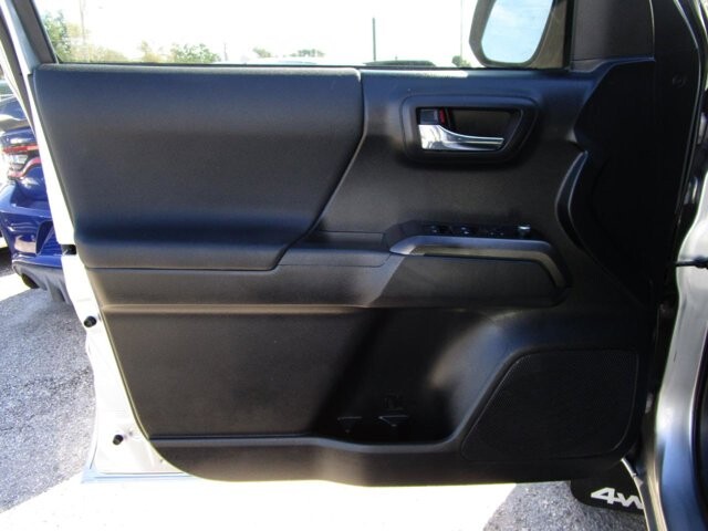 2017 Toyota Tacoma in Tampa, FL 33604-6914 - 18085897 17