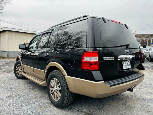 2013 Ford Expedition in Harrisonburg, VA 22801 - 18085903 4