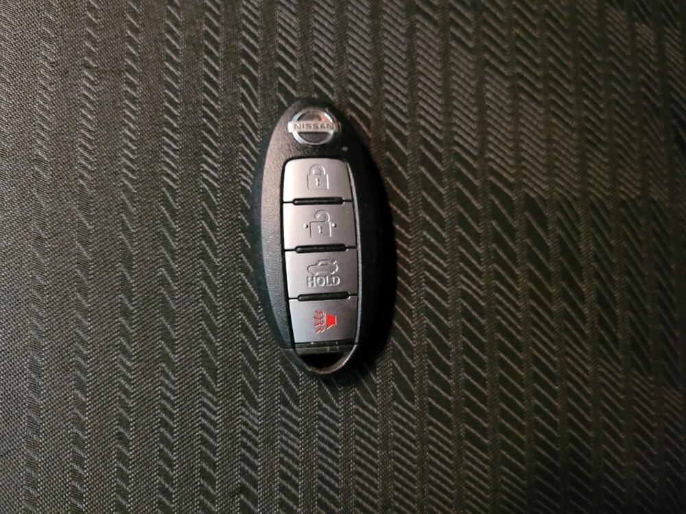 2020 Nissan Versa in Fresno, CA 93726 - 18085911 32