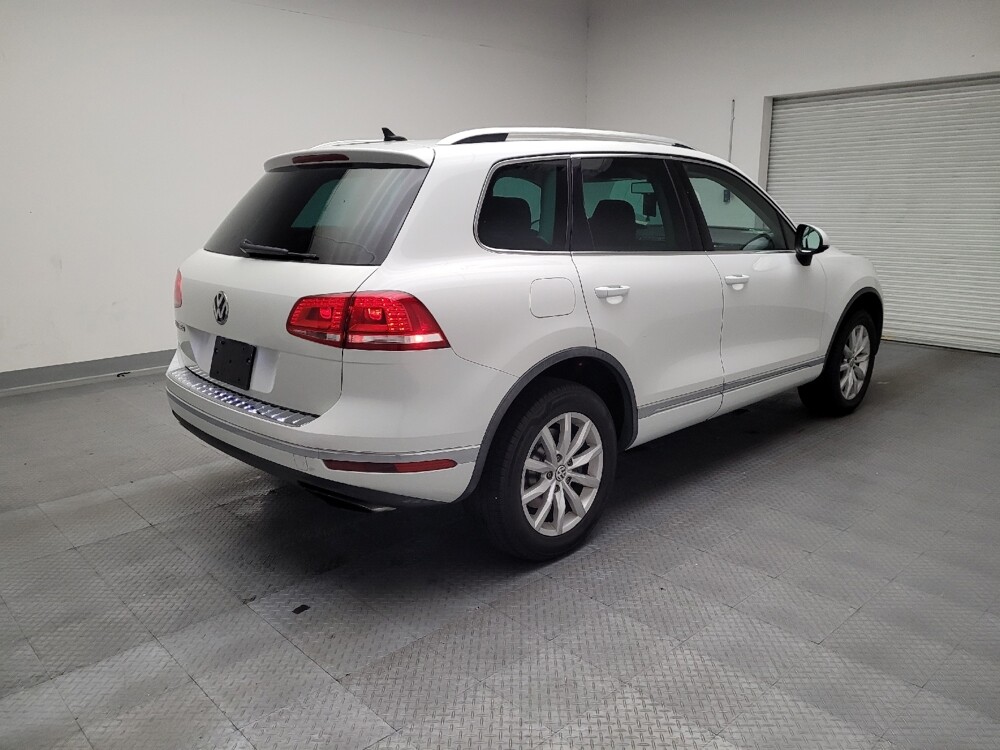 2016 Volkswagen Touareg in Riverside, CA 92504 - 18085912 9