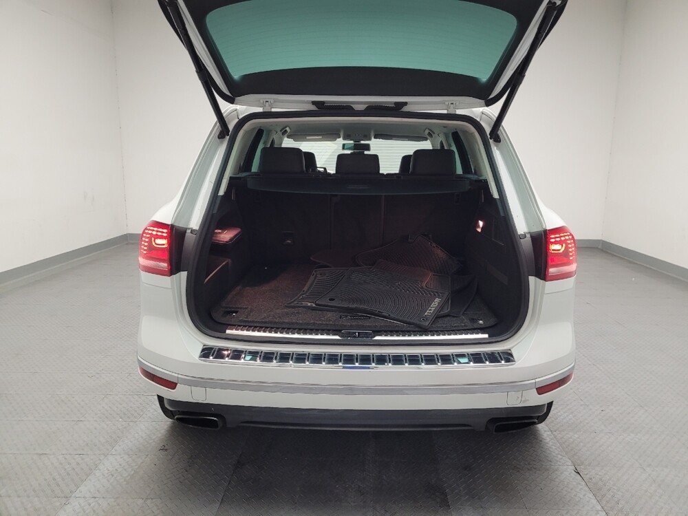 2016 Volkswagen Touareg in Riverside, CA 92504 - 18085912 29