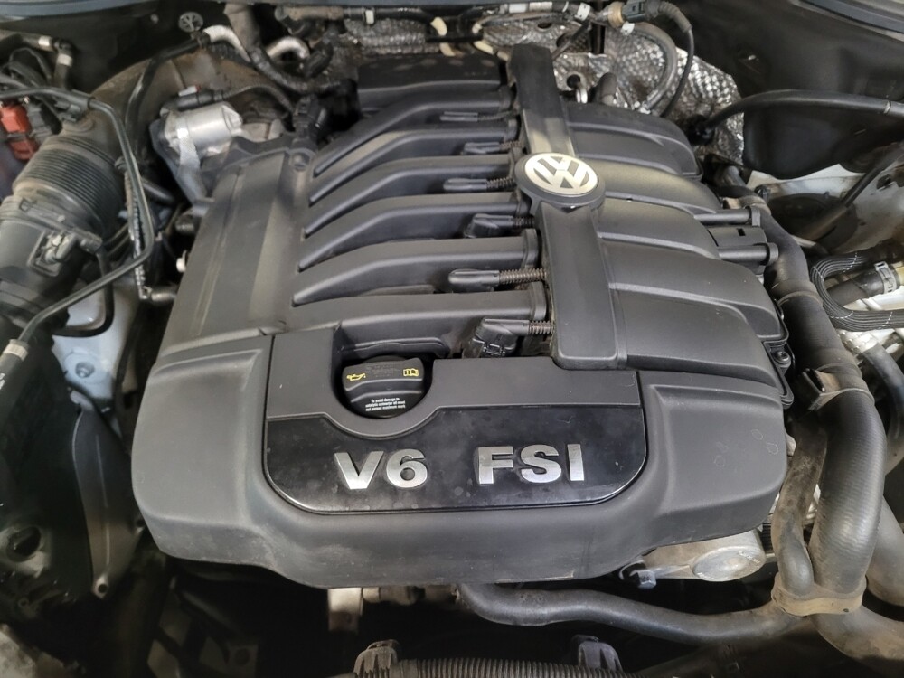 2016 Volkswagen Touareg in Riverside, CA 92504 - 18085912 30