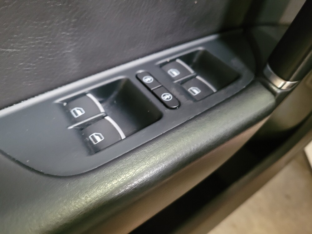 2016 Volkswagen Touareg in Riverside, CA 92504 - 18085912 27