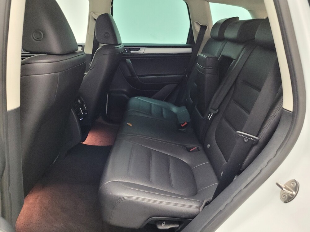 2016 Volkswagen Touareg in Riverside, CA 92504 - 18085912 18