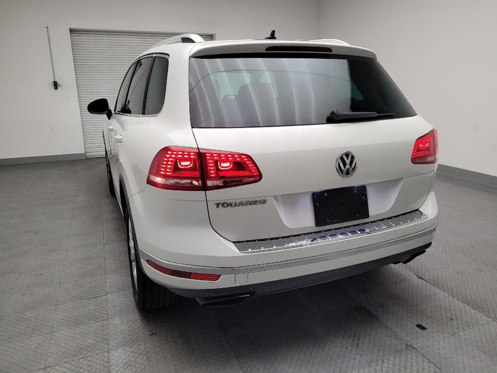 2016 Volkswagen Touareg in Riverside, CA 92504 - 18085912 6