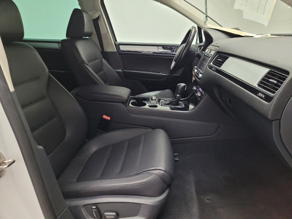 2016 Volkswagen Touareg in Riverside, CA 92504 - 18085912 21